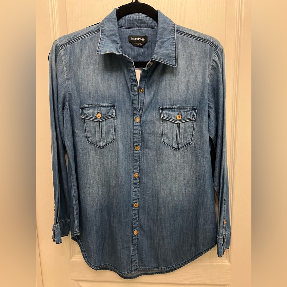 Bebe, soft denim blouse, never worn w tags, size Small